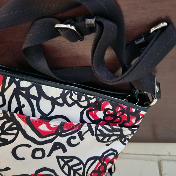 Vintage Coach Poppy Graffitti Flowered Shoulder Bag Purse - Picture 11 of 15